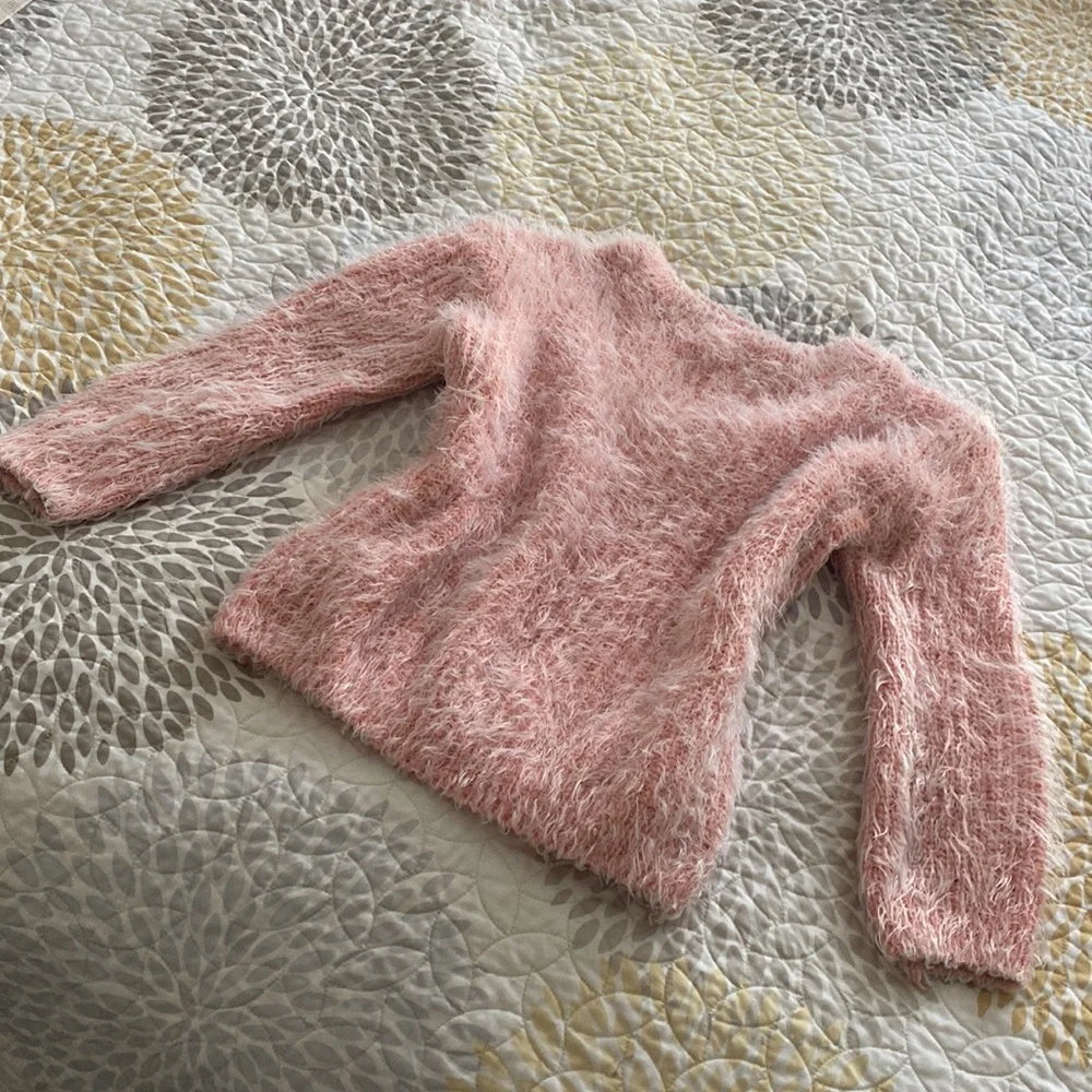 NWOT Pink Fuzzy cropped Sweater - Picture 2 of 2
